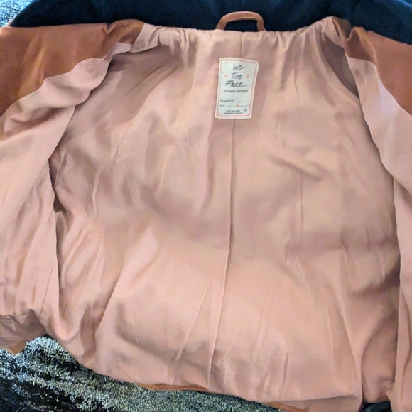 I bought this jacket at Dillard's.... Worn twice... - Picture 4 of 5